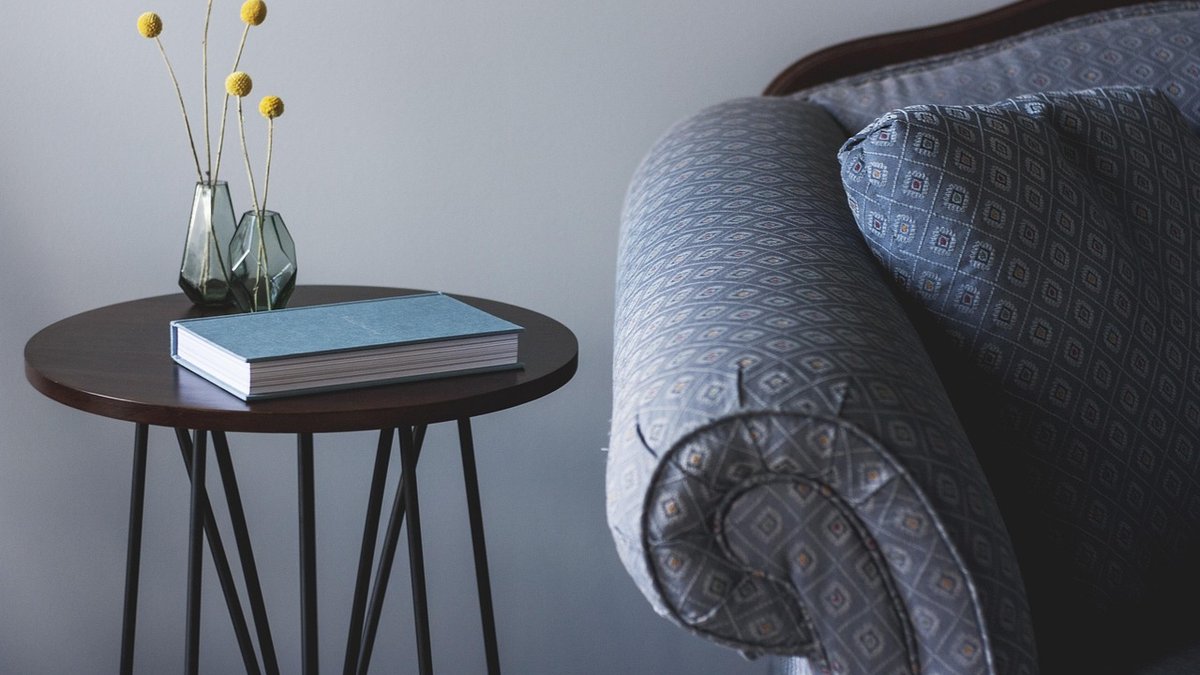 Essential Lighting Layers for a Welcoming Hallway